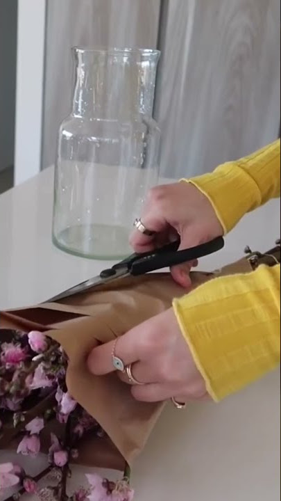 Filling the vase with blossoms 🌸🌸🌸