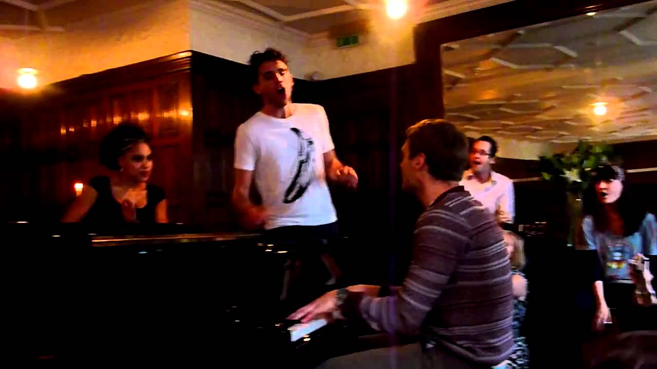 Mika - Lollipop @ Magic Points secret gig in London 22.1.2011 (HD)