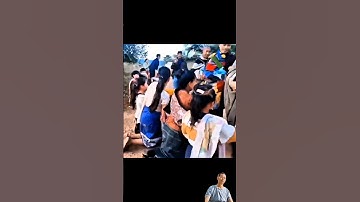 Sư minh tuệ bộ hành khất thực bên nước lào người dân rất quý mến