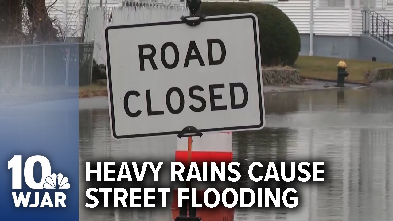 Heavy rain leads to street flooding - YouTube