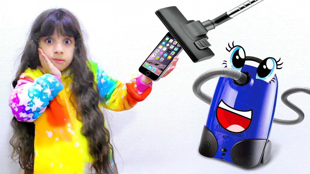 Пылесос проглотил IPhone. Дарина убирается, пылесос ей помогает история о том как не надо себя вести