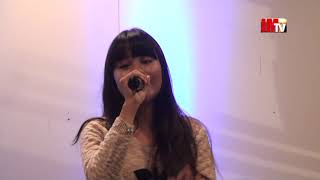 GHINA AUREL TAKKAN BERPALING PADAMU  ( COVER )