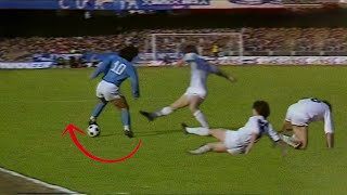 Diego Maradona in God Mode invents a move never seen before !!! (1986)