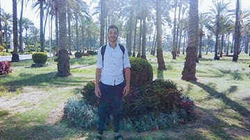 ما تيسر من سورة ( الأحزاب ) إن الله وملائكته يصلون على النبي بصوت القارئ عوض القن