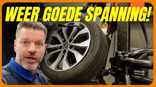 JEROEN vervangt lekke band Renault en dynamo Toyota | ANWB Wegenwachtvlogs