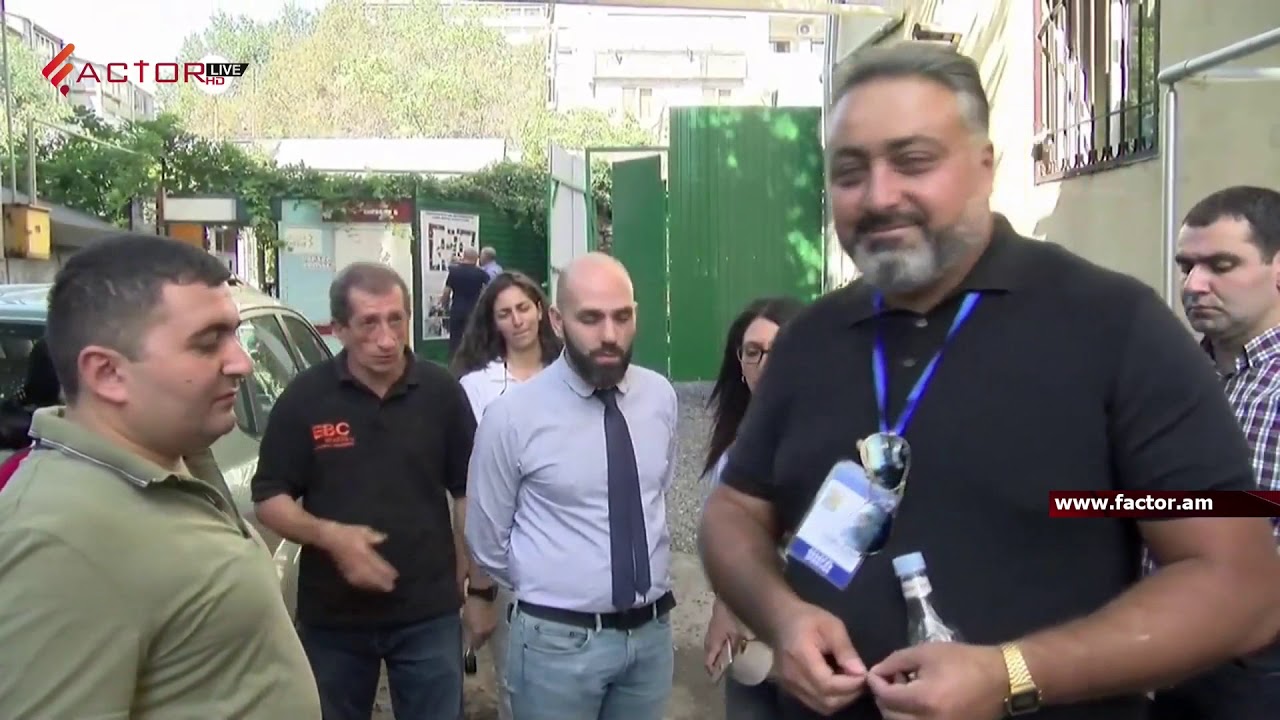 мирский замок Դուք կոչված եք ժողովրդին ծառայելու, ինչո՞ւ եք բղավում մարդկանց վրա քաղաքացիները՝ Կենտրոնի թաղապետին