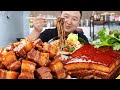 With 20 pounds of pork belly, A-Qiang made "braised pork noodles," which was fatty but not greasy