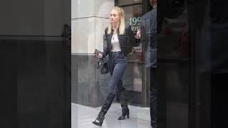 Sophie Turner Street Fashion Style. Chilled