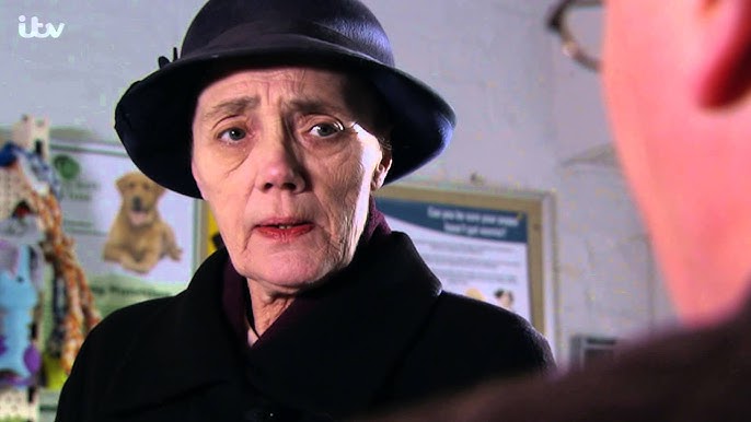 Vanessa And Paddy Agree That There's Something Wrong With Edna - Emmerdale  - YouTube