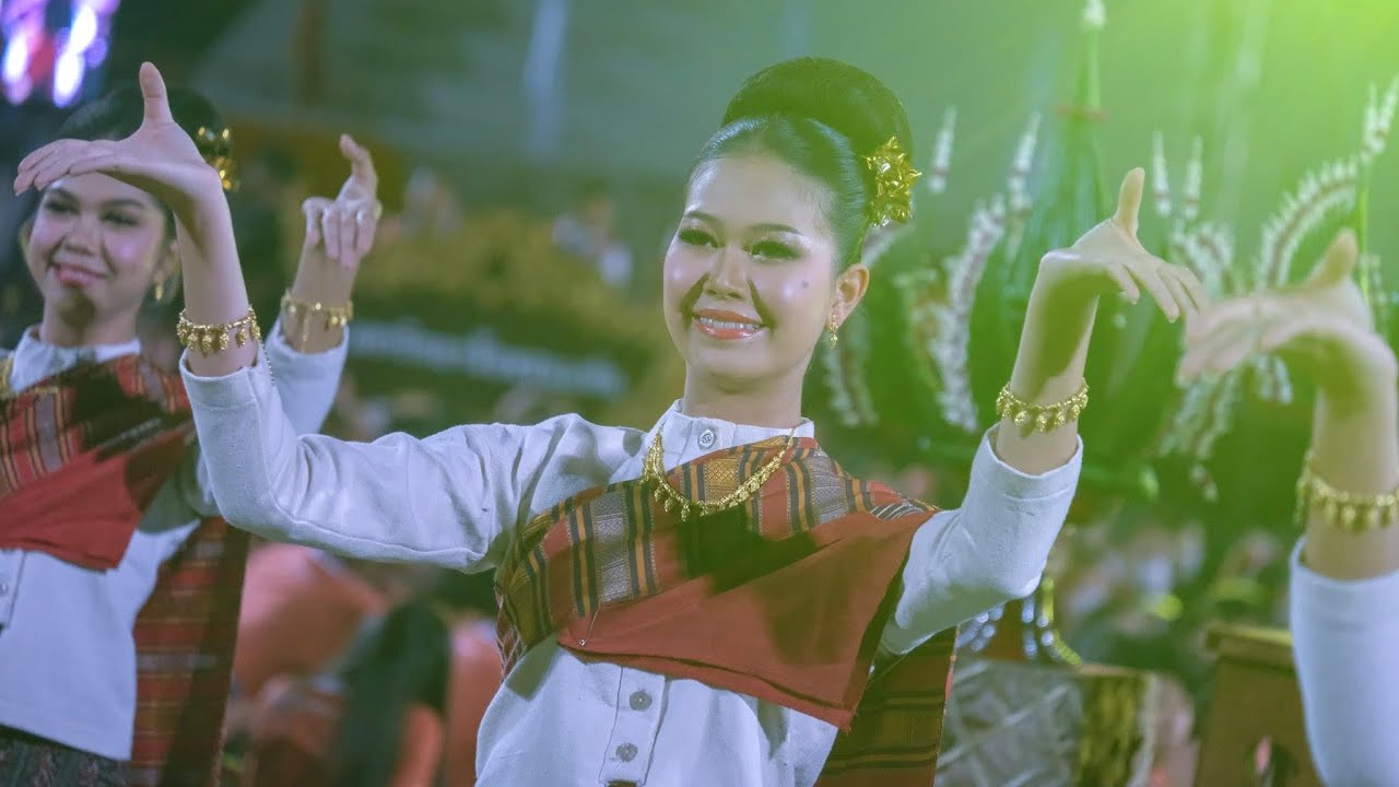 ฟ้อนบายศรีหลวง วงโปงลางสินไซ มหาวิทยาลัยขอนแก่น “โฮมมั่นขวัญแก่น ผูกแขนนักศึกษาใหม่” 2566