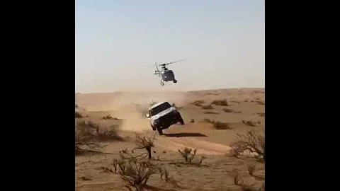 مطارده الهيلوكبتر لسياره الرالي في حائل رالي داكار رالي حائل رالي حائل تويوتا الدولي 2020 