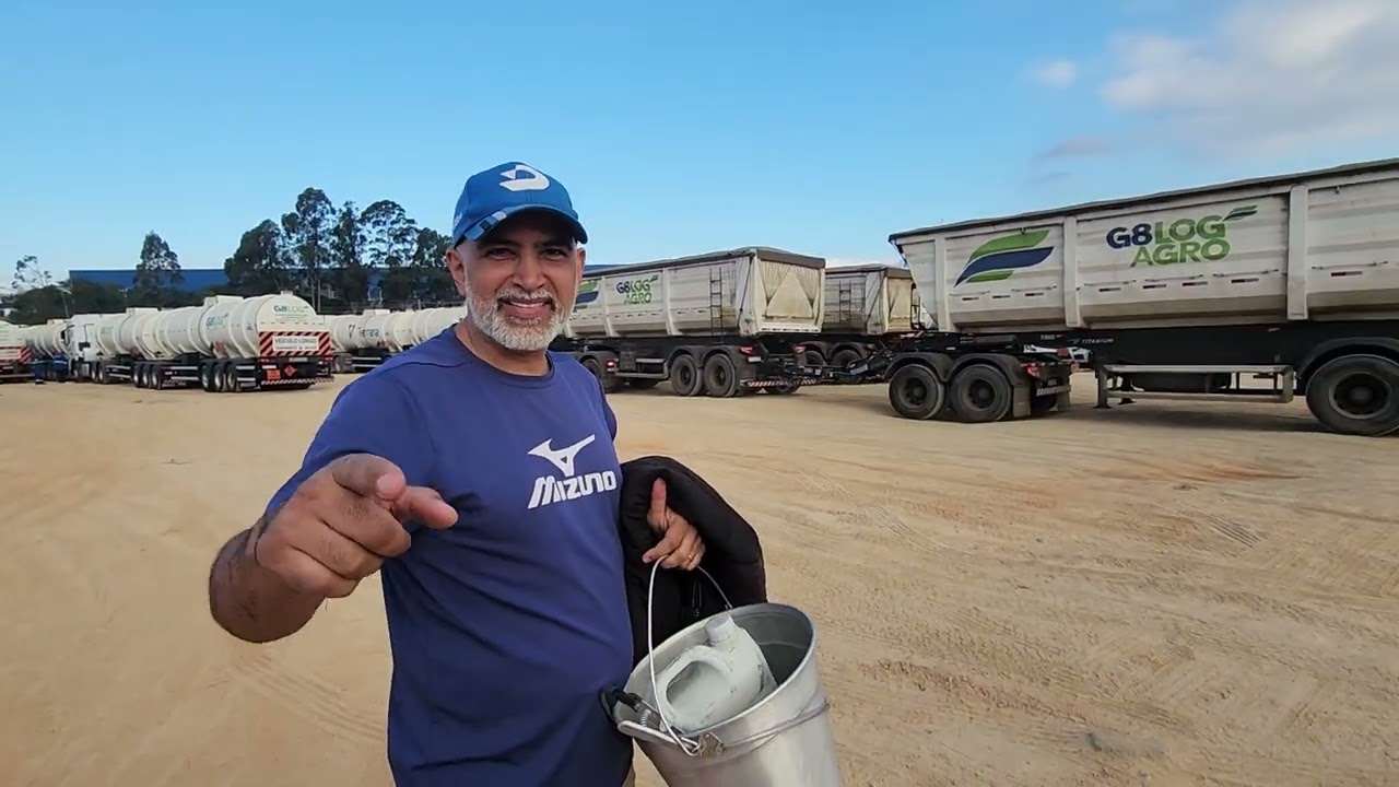 Manobrando Um Rodotrem Caçamba.!!. Se li Aí pessoal.!!.