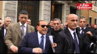 Senato, contestato Berlusconi al suo arrivo. Lui: "Vergogna" (16/03/2013)