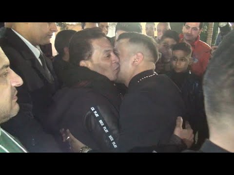 لحظة وصول المطرب الشعبي طارق الشيخ في فرح مطرب المهرجانات مسلم وسلام حار بينهما