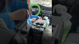 Multifunkčná kožená podložka do lakťovej opierky do auta