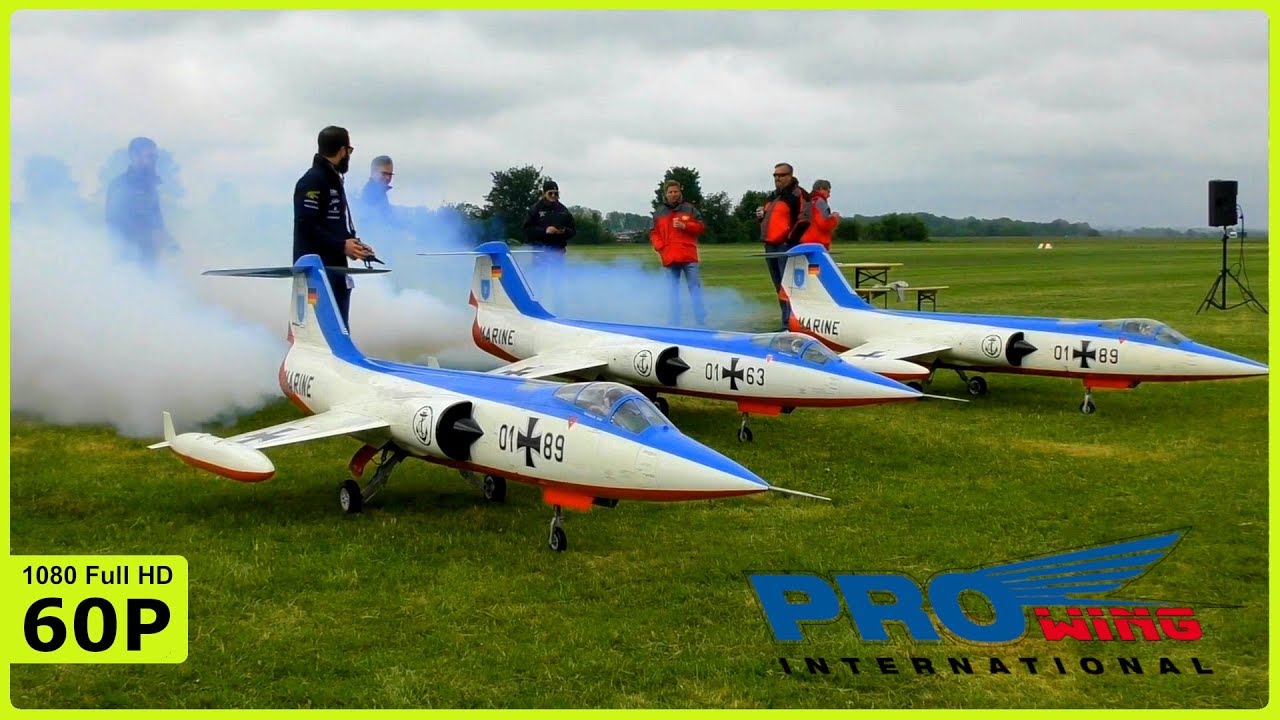 RED BULL ACROBATIC TEAM WITH 3X GIANT STARFIGHTER F-104G - PROWING 2019