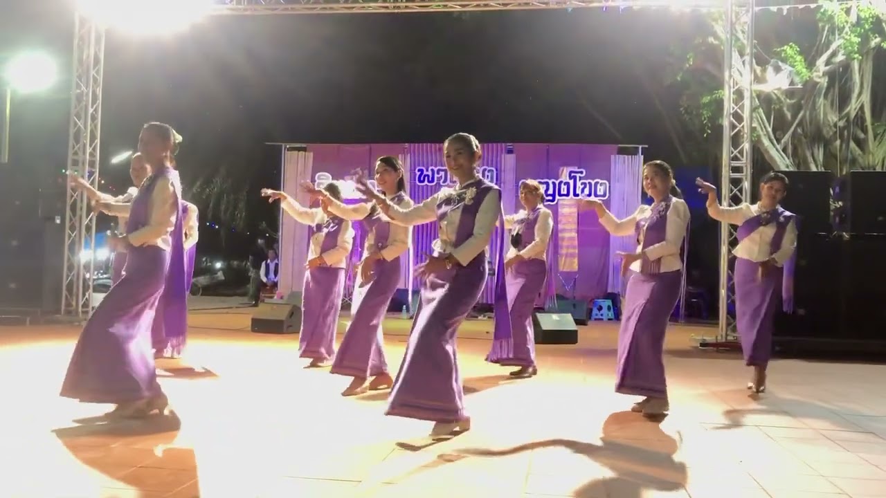 งิ้วต่องต้อนอ้อนผู้บ่าว  ของแม่บานเย็น  รากแก่น รำโดยนางรำเมืองเรืองแสงฯ