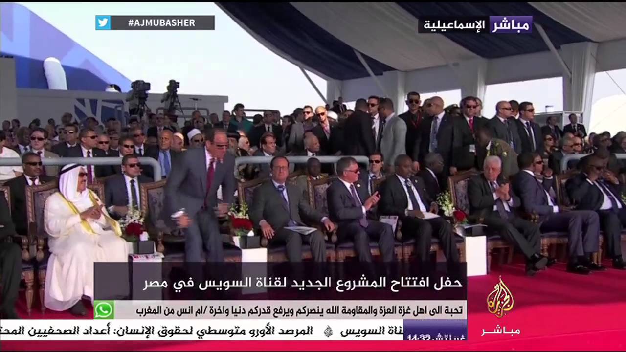 شاهد.. توقيع السيسي على وثيقة بدء تشغيل المشروع الجديد لقناة السويس