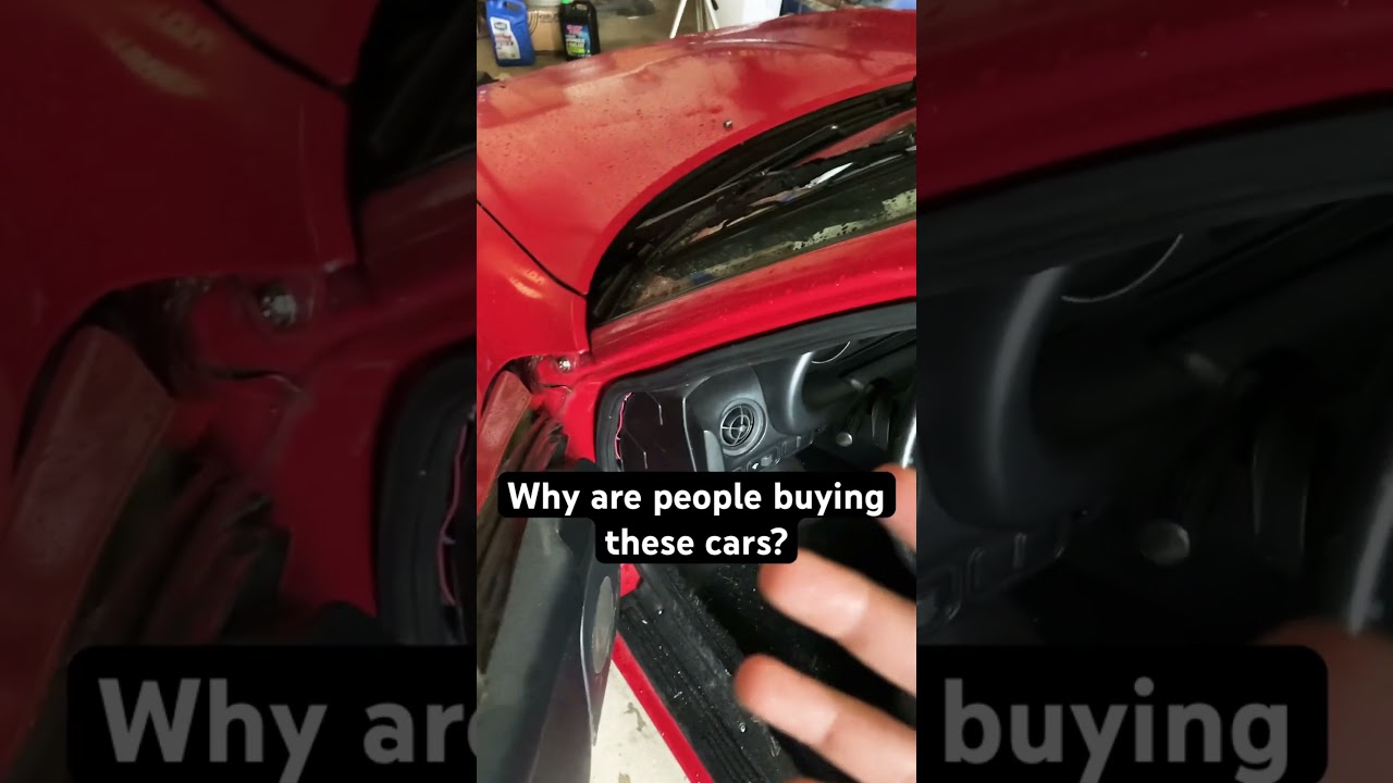 Моя первая машина с механической коробкой передач, ребята! 