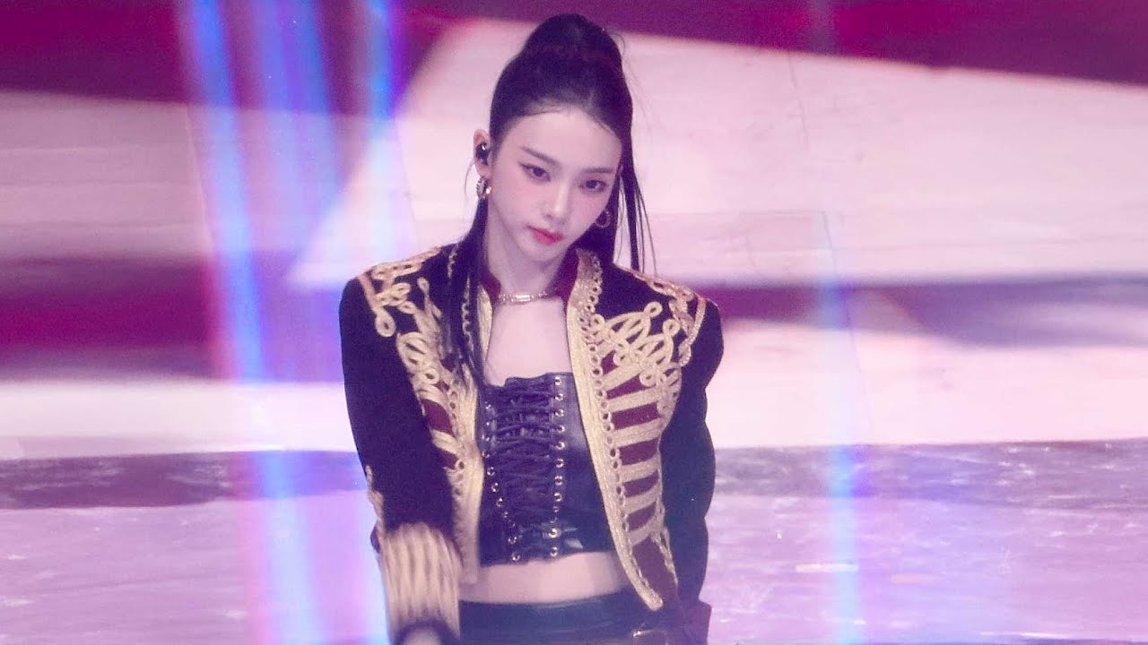 [4K] 251220 에스파 카리나 'Drift + Rich Man + Dirty Work' 직캠 (aespa KARINA FanCam)