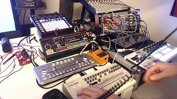 Techno - Machines vs Modular ( Roland Boutique tr09 vs Noise Engineering Basimilus Iteritas)