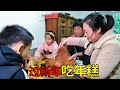 年關將至，農村婆媳做年糕，一家人有說有笑迎新年 | Making rice cakes, the family laughing and talking to welcome the New Year