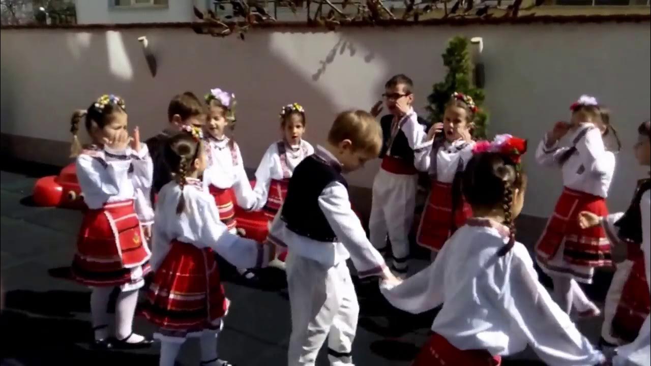 "Лаленце се люлее" - YouTube