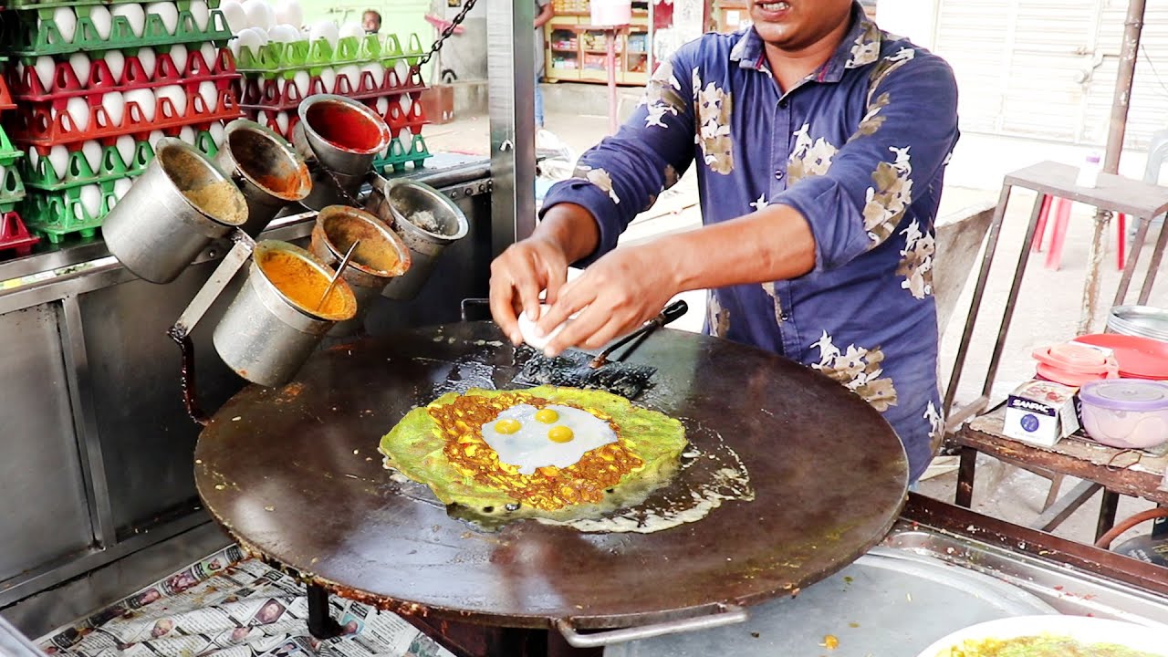 Khan Bhai Ki 10 Eggs Ki Delicious Item | Roadside Three Layer Indori Omelette | Indian Street Food | Street Food Fantasy