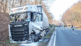 21.02.2023 - Sattelzug und PKW kollidieren frontal