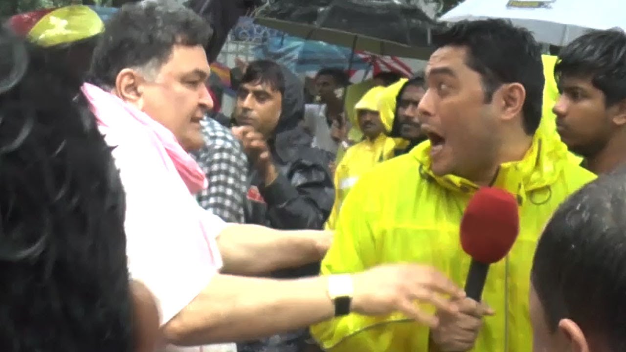 Rishi Kapoor SLAPS A Reporter During Ganapati Visarjan | SHOCKING VIDEO - YouTube