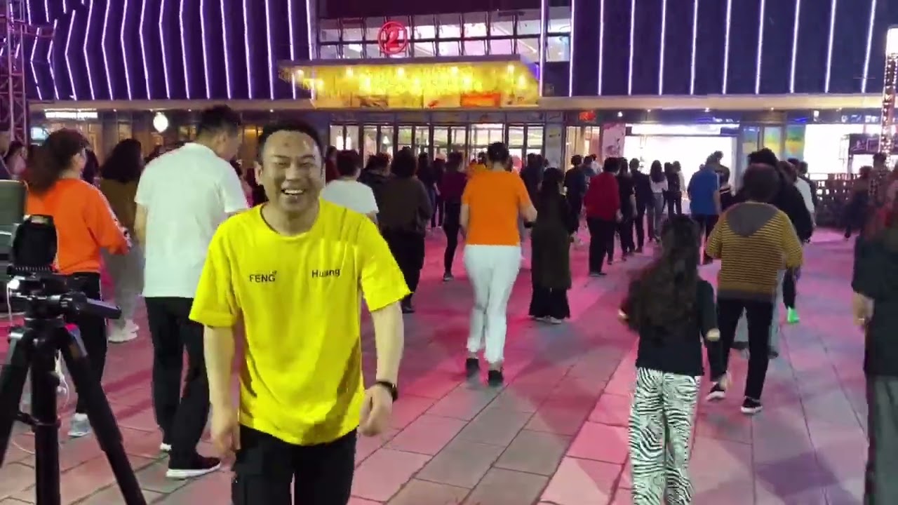 《兄弟的歌》新的广场舞来了，正面背面都有。