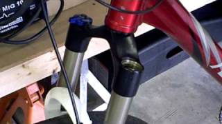 How to change (tune) the fork spring on a mountain bike. Rock Shox Recon example.