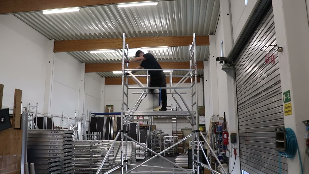 Aufbau Rollgerüst mit vorlaufendem Seitenschutz, Vorlaufgeländer, Montageschutzgeländer