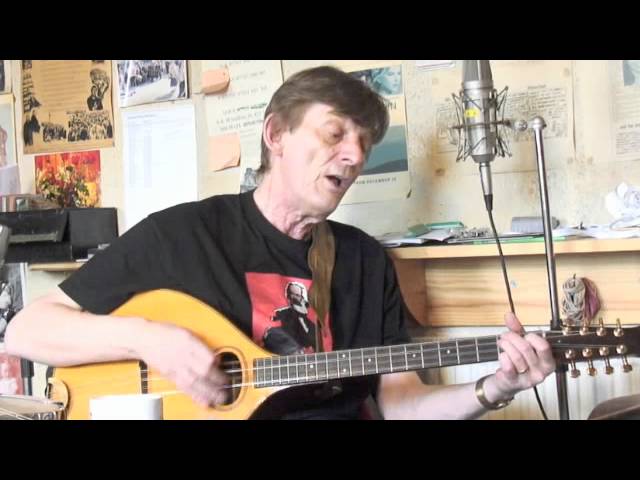 Смотреть «Pete Coe - Rolling Down the Ryburn» на YouTube