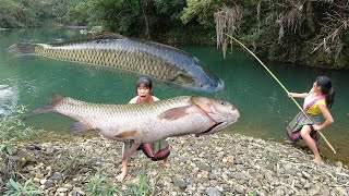 Survival skills: Big Fish At Deep Water Are Caught By Primitive Fishing - Cooking Fish Recipe