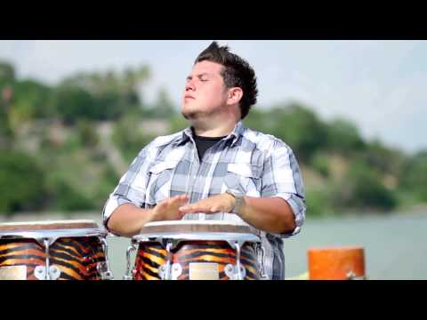 Watch the video for Cuando estas cerca de mi