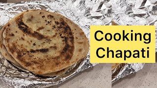 Cooking chapati|| Using a bottle to roll chapati! 😳