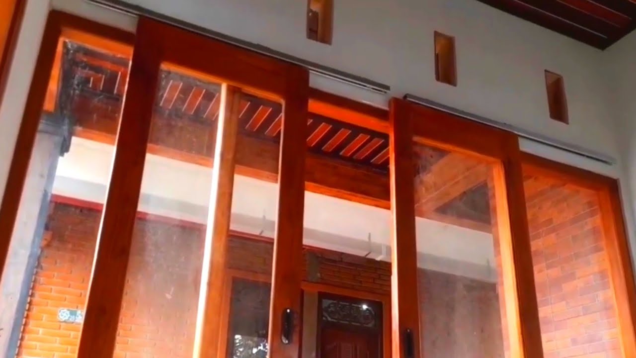 Proses Pemasangan Pintu Kaca Sliding Kayu Jati // How Carpenters Install Glass Sliding Doors