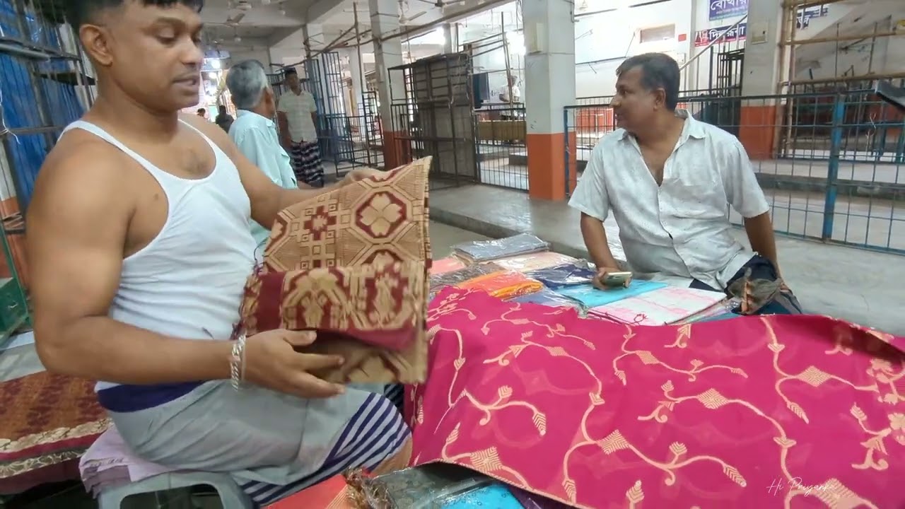 টাংগাইল তাঁত শাড়ির হাট যেখানে মাত্র ২০০ টাকা থেকে শুরু করে পাওয়া যায় তাঁতের শাড়ি