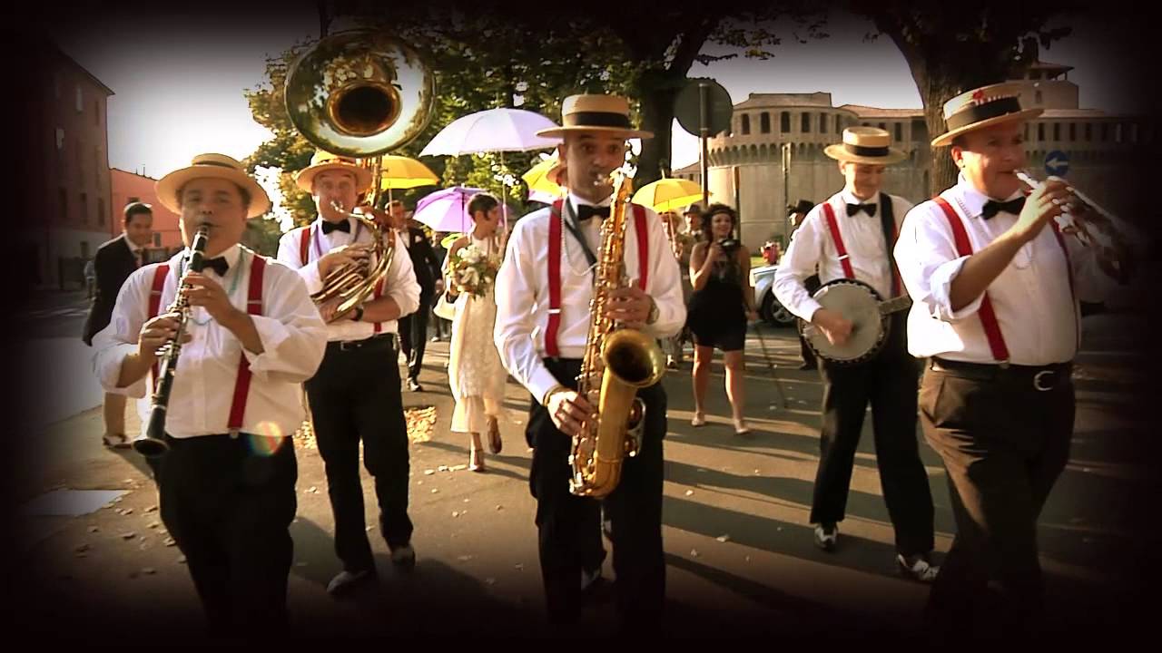 8 SAX & ALE a sweet parade   MarTEN