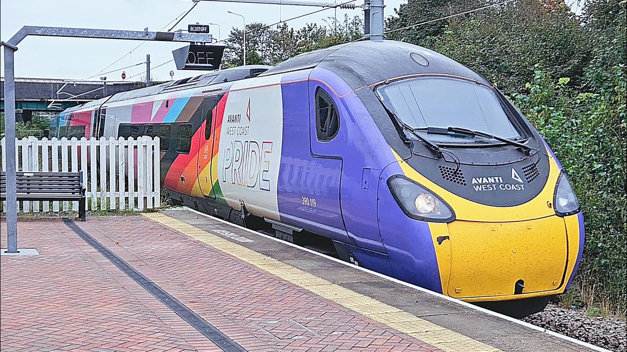 Northern 331's 319's 195's & Avanti 390119 At Poulton-Le-Fylde Monday ...