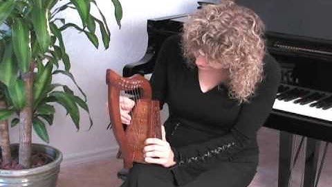 Roosebeck Lily Harp TM, 8 Strings, Knotwork (HLLA-K)