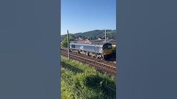 DRS class 66 passes Stirling bridge on the Tesco train #class66 #DRS