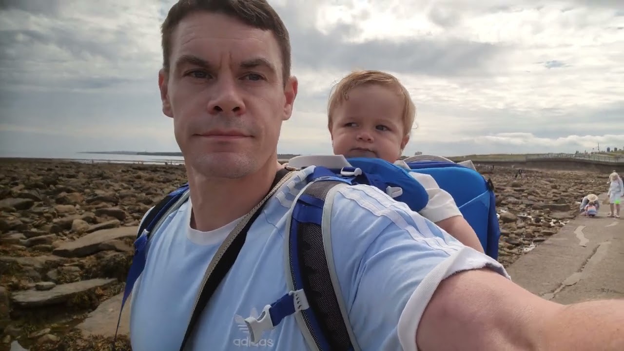 HAVE A WONDER TO WHITLEY BAY LIGHT HOUSE 
