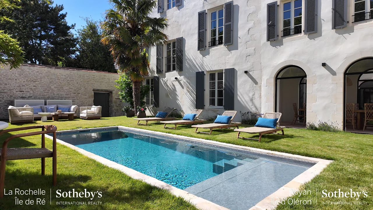 MAISON DE MAÎTRE RÉNOVÉE AVEC PISCINE AU CŒUR DE SAINT-MARTIN-DE-RÉ