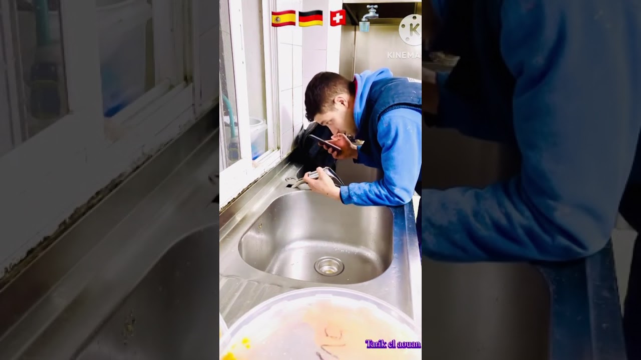 مشيت نعدل واحد الروبيني عند واحد اسبانيولي.🚰🇪🇸