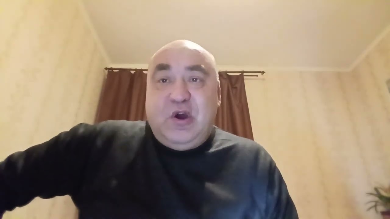 В черной, черной комнате....