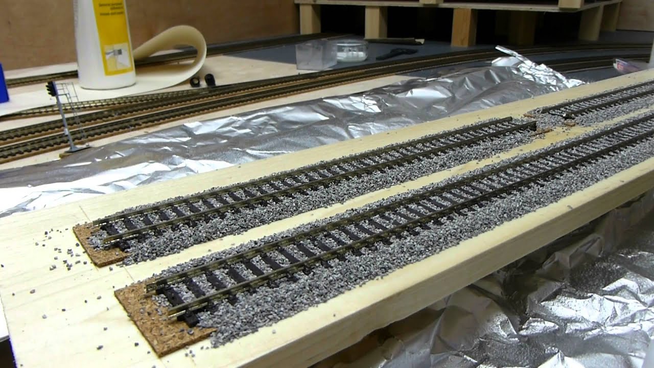 Видео 39 станции Дин-Парк — Как уложить балласт на пути