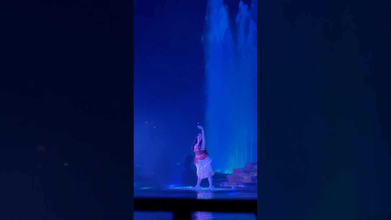 Moana's story comes alive in Fantasmic!  🌊🌺 