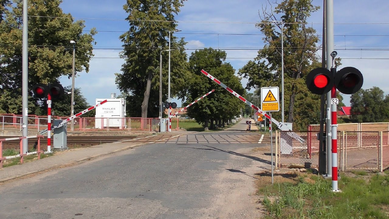 [4K] Przejazd kolejowy - Kupienino #1 | Polish railroad crossing